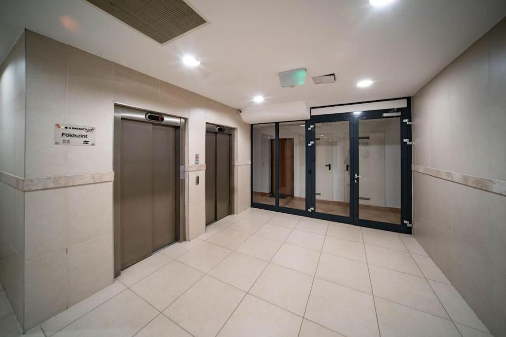 Free Parking Orange Apart. - 2ppl, Smarttv, Wifi+ * Budapeste
